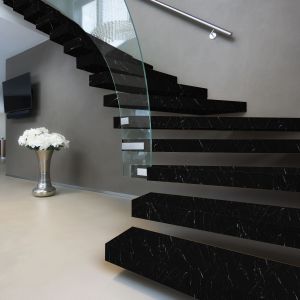 Aschschwarzer Marmor