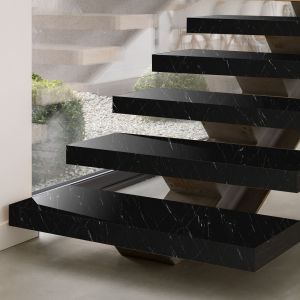 Aschschwarzer Marmor