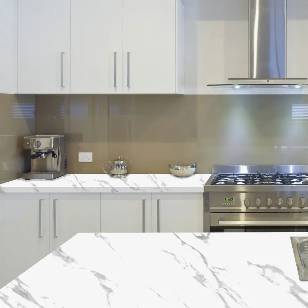 Naturstein „Polished White“ – Klebefolie in Dekorfolie